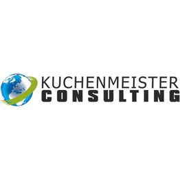 Logo mit Globus und Schriftzug "Kuchenmeister Consulting".
