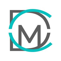 Logotipo con las letras "M" y "C" en azul y gris sobre fondo blanco.