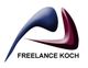 Abstraktes Logo mit Text "FREELANCE KOCH" in schwarz, daneben gebogene Formen in Blau und Rot.