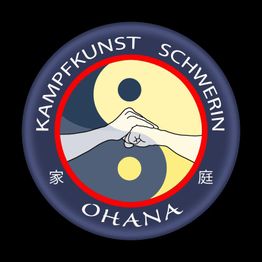 Logo mit Yin-Yang, zwei Händen, Text "Kampfkunst Schwerin" und "Ohana", chinesische Schriftzeichen.