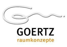 Logo von GOERTZ raumkonzepte mit einem geschwungenen, stilisierten G in Silber darüber.