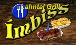 Plakat mit "Lahntal Grill Imbiss", Currywurst mit Pommes abgebildet.