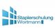 Logo mit blauen Rechtecken und Text: "Staplerschulung Wortmann".