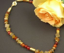Farbenfrohe Edelsteinkette