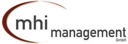 Logo mit Text "mhi management GmbH", Halbbogen in Rotbraun links des "m".
