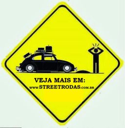 Sinal de trânsito com carro sobrecarregado e homem preocupado; texto: "VEJA MAIS EM STREETRODAS".