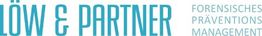 Text: "Löw & Partner, Forensisches Präventionsmanagement" in blauer Schrift.