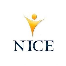Logo de NICE con figura abstracta naranja sobre letras en negro.