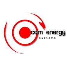 Rotes Logo mit Kreisen, Pfeil und Text: „com energy systems“.