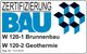 Zertifizierungsschild: BAU, Brunnenbau, Geothermie, mit schwarzem geometrischem Muster.