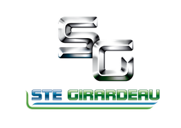 Logo métallique avec lettres "SG" et texte "STE GIRARDEAU" en bleu et vert dessous.