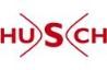 Logo mit rotem Text "HUSCH" in rot, stilisierte Buchstaben mit geschwungenen Linien.