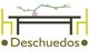 Zwei Stühle und ein Tisch mit Zweig darauf. Unten steht "Deschuedos".