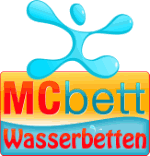 Logo von MCbett mit einem blauen Spritzer und der Aufschrift "Wasserbetten" im unteren Bereich.