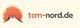 Logo mit roter Sonne und Berg, daneben Text "tcm-nord.de" in Rot-Schwarz auf beigem Hintergrund.