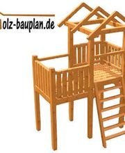Holzspielturm mit Leiter, zwei Plattformen und Dach. Logo "holz-bauplan.de" in der Ecke.