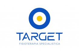 Logo di Target Fisioterapia Specialistica, con cerchio blu e giallo. Scritta blu su sfondo bianco.