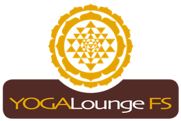 Logo der "YOGALounge FS" mit goldener Mandala und braunem Hintergrund.