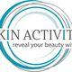 Logo van Skin Activity met tekst "reveal your beauty within" en blauwe cirkelvormige lijnen.