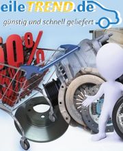 Einkaufswagen mit Autoteilen und 50% Rabatt-Text, Website-Logo und Maskottchen im Vordergrund.