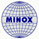 Logo mit blauem Globus und dem Wort "MINOX" in der Mitte.