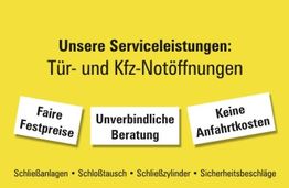 Gelbes Schild mit Infos zu Tür- und Kfz-Notöffnungen, fairen Preisen und kostenloser Anfahrt.