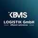 Logo von KBMS Logistik GmbH mit dem Slogan "effizient optimieren" auf blauem Hintergrund.