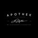 Logotipo da Apothek Cocktails & Co. com assinatura de Alexandre D'Agostino em fundo preto.