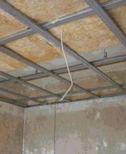 Herabsetzen einer Raumdecke