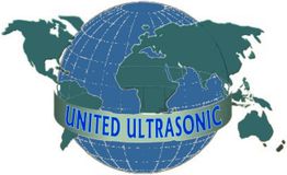Eine Weltkugel mit der Aufschrift "United Ultrasonic" auf einem Band um die Mitte.