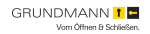 Logo mit Text "GRUNDMANN", Ausrufezeichen, Schlüsselmotiv, und Slogan "Vom Öffnen & Schließen".