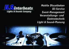 Schwarzer Flyer mit DJ-Pult, Firmenname, und Dienstleistungen: Licht und Sound, Event-Management.