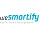Logo mit Text „wesmartify digital home management“ in Schwarz und Blau.