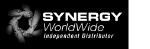 Schwarz-weißes Logo mit "SYNERGY WorldWide" und "independent distributor" Text. Hände bilden Ring.