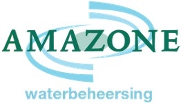 Logo van Amazone Waterbeheersing met blauwe cirkels en groene tekst.