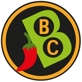 Rundes Logo mit grünem „B“, orangem „C“ und rotem Chili auf schwarzem Hintergrund.