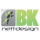 Logo mit grünem "BK" und darunter "nettdesign", links graues Quadrat mit grünen und schwarzen Punkten.