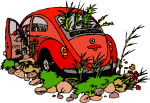 Alter, roter VW Käfer von Pflanzen überwuchert, steht inmitten von Steinen und Gras.