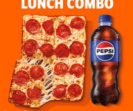 Pizza de pepperoni y botella de Pepsi sobre fondo naranja, texto: "Lunch Combo".