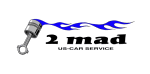 Logo mit Kolben, blauen Flammen und Text "2 mad, US-CAN Service" in schwarzer Schrift.