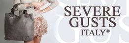 Donna con borsa grigia; logo "Severe Gusts Italy" accanto.