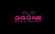 Logo met de tekst "DRONE SPECIALIST" in roze en grijs, met drone-icoon erboven.