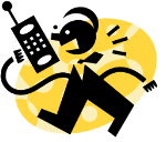 Mann mit Anzug spricht auf großem Handy, gelber Hintergrund.