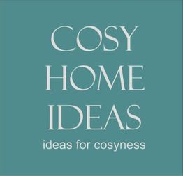 Text auf blauem Hintergrund: "COSY HOME IDEAS - ideas for cosyness".