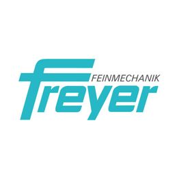 Freyer Feinmechanik Logo in türkis und schwarz auf weißem Hintergrund.