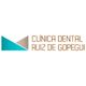 Logo de "Clínica Dental Ruiz de Gopegui" con formas geométricas en azul y beige.