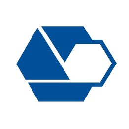 Blaues, stilisiertes sechseckiges Logo mit weißen geometrischen Formen auf weißem Hintergrund.