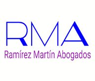 Logotipo de RMA en azul y morado, con texto: "Ramírez Martín Abogados". Fondo blanco.