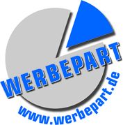 Logo mit grauem Kreis, blauem Segment und Text "WERBEPART, www.werbepart.de" in Blau.