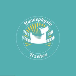 Logo mit Hund in einer Hängematte und Schriftzug "Hundephysio Itzehoe" auf türkisem Hintergrund.